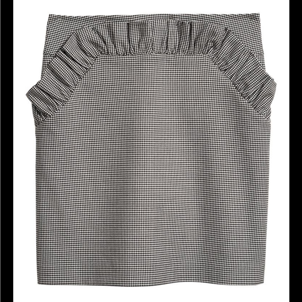 H&M houndstooth short skirt with ruffles and pockets size 4